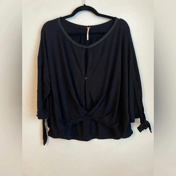 Free People Keepin On Tee, Black, Twist Front, Tie Sleeves Flowy Top Size M - Picture 6 of 6